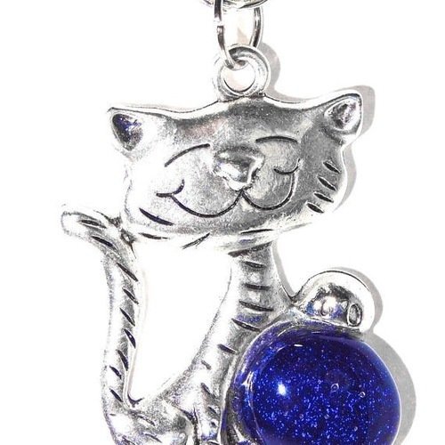 Collier lumineux, pendentif  chat souriant  avec un  cabochon en fusing  bleu, en verre dichroïque, fait main,pièce unique 