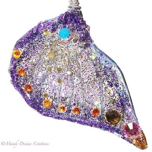 Collier aile de papillon féérique violet,lilas, avec des strass en  cristal