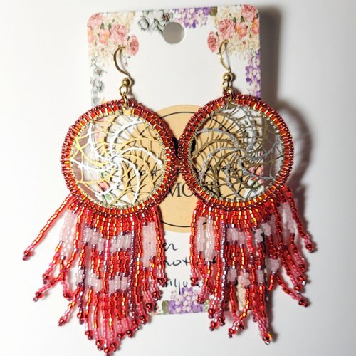 Boucles d'oreilles  attrapes rêves,style amérindien, lumineuses,en delicas miyuki rouge,orange,laiton .