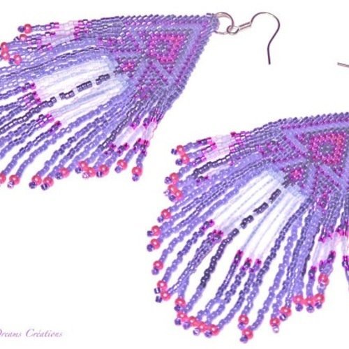 Boucles d'oreilles style  amérindien ,tissées en délicas miyuki lilas,violet,rose,blanc  .personnalisable. 
