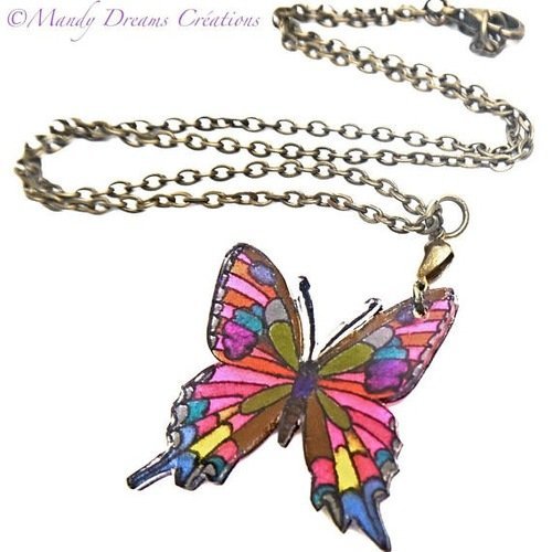 Collier  court, pendentif  papillon multicolore  sur chaîne bronze