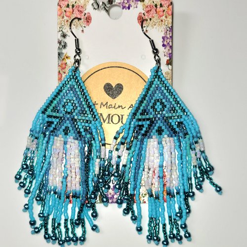 Boucles d'oreille camaïeu bleu et turquoise ,tissées style améridien en délicas miyuki