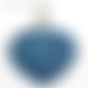 Feuille bijoux de sac ou porte clefs en macramé  bleu pétrole