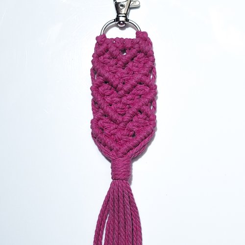 Cœurs bijoux de sac ou porte clefs en macramé  rose fuchsia