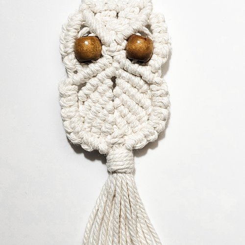 Hibou bijoux de sac ou porte clefs en macramé  ,blanc cassé