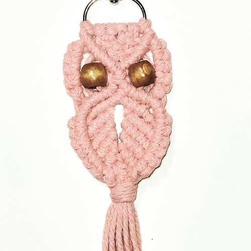 Hibou bijoux de sac ou porte clefs, rose saumon en macramé