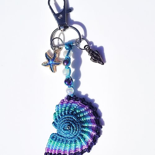 Bijoux de sac ,porte-clefs coquillage en macramé
