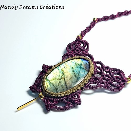 Collier plastron en micro macramé  avec une labradorite multicolore naturelle