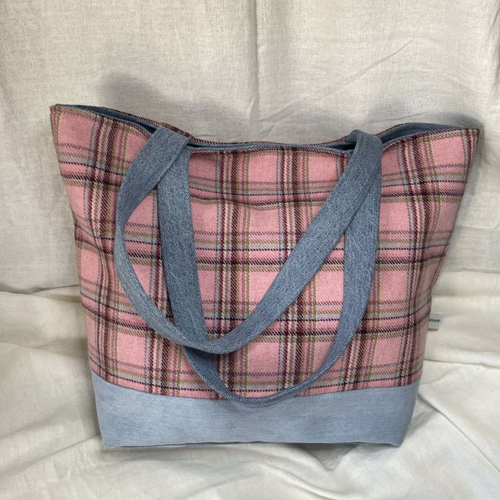 Tote bag en tartan rose et jean recyclé