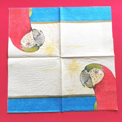 Serviette papier/napkin:  "perroquet rouge et vert, mer, soleil"