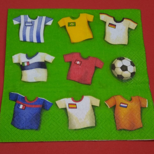 Serviette papier/napkin: enfant  "maillots et ballon de football" 