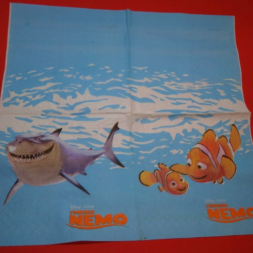 Serviette papier/napkin: enfant  "némo, son papa et le requin" 