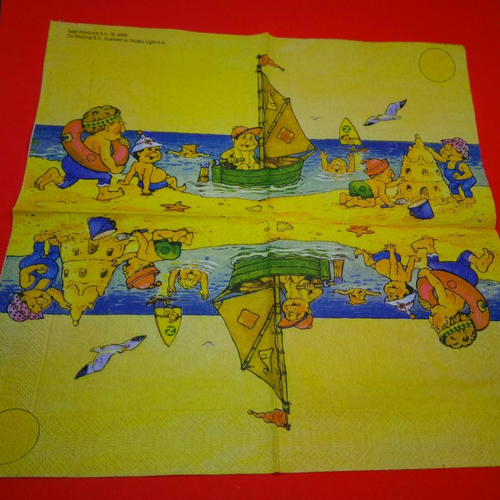 Serviette papier/napkin: enfant  "les petits gnomes au bord de la mer, bateau, château de sable, planche à voile, mouette, 