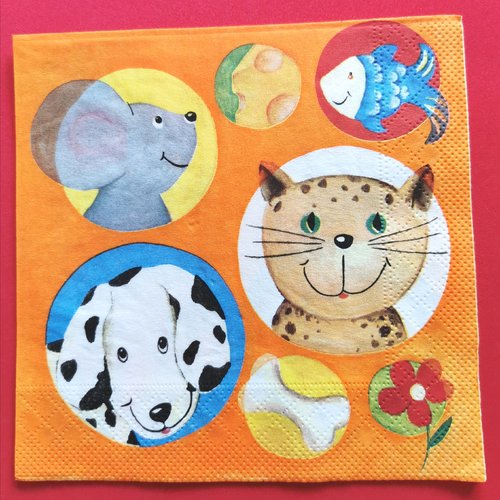 Serviette papier/napkin : "le chaton, le chiot dalmatien, le souriceau, le poisson"