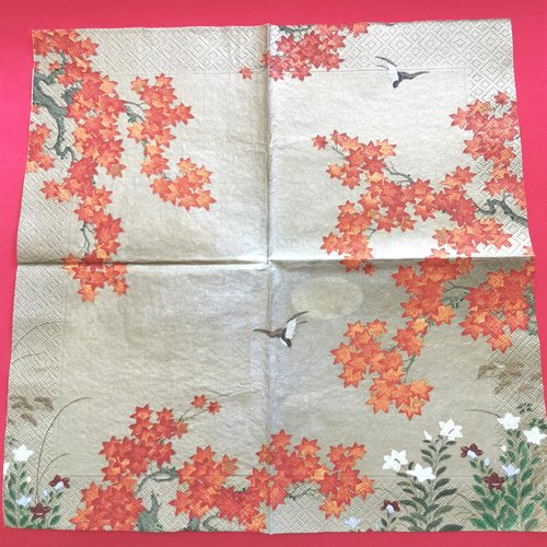 Serviette papier/napkin: "envol de grues dans les arbres à feuilles rouges, fleurs blanches et pourpres""