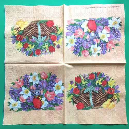 Serviette papier/napkin : "poussins, lapins, panier en osier, bouquet de tulipes et de jonquilles"
