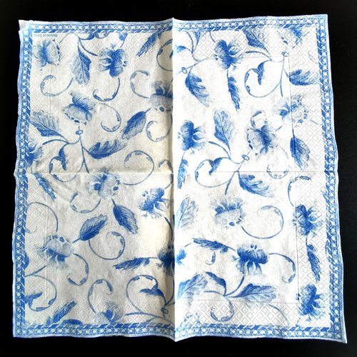 Serviette papier/napkin: "toile de jouy, plumes, roses, arabesques"