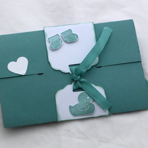 Carte " félicitations "  de couleur verte pour une naissance