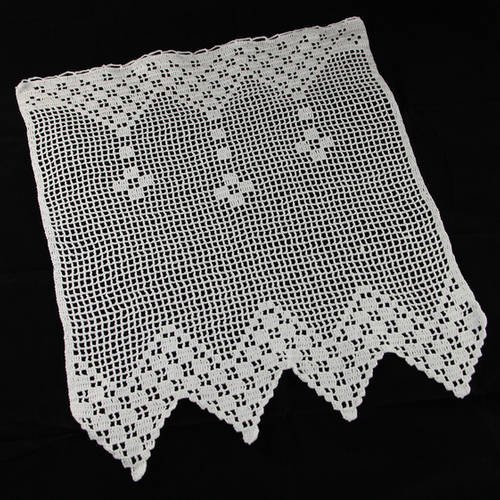 Rideau réalisé au crochet (coton blanc)
