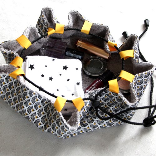 Sac pochon et ses 8 lingettes, baluchon lingettes, disques démaquillants, zéro déchet,