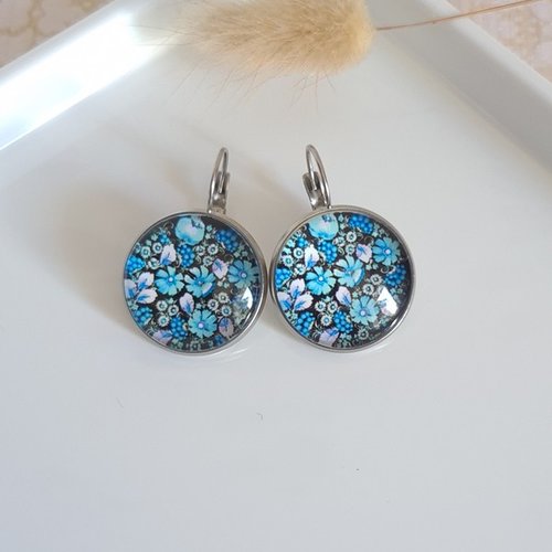 Boucles d'oreilles dormeuse acier inoxydable argenté cabochon verre petite fleur bleue