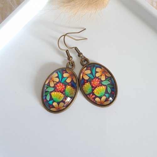 Boucles d'oreilles pendante ovale métal bronze cabochon verre fleur