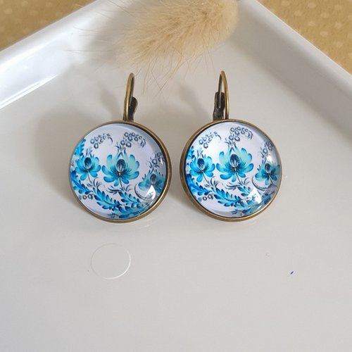 Boucles d'oreilles dormeuse métal bronze cabochon verre fleur bleue