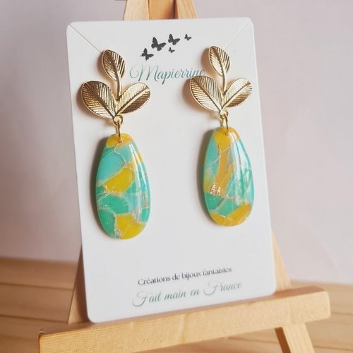 Boucles d’oreille en pâte polymère pastel feuilles dorées  acier inoxydable  bijou fait main en france  collection pastel