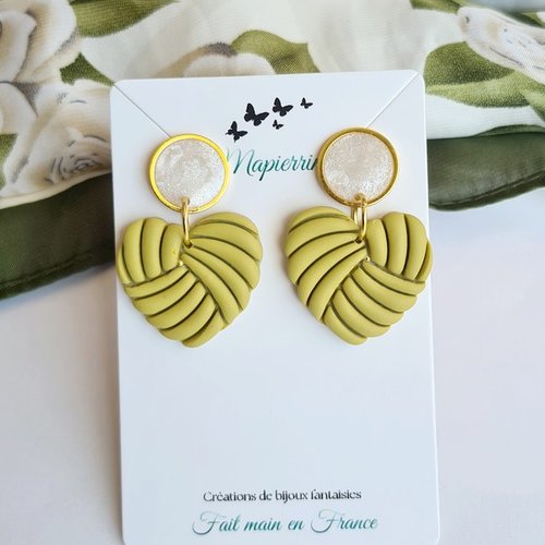 Boucles d’oreilles artisanales en pâte polymère vert anis foncé, résine nacrée et acier inoxydable  fait main en france