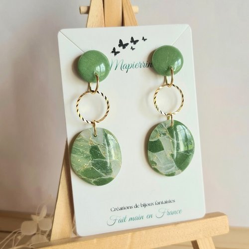 Boucles d’oreilles vert forêt en pâte polymère et acier inoxydable fait main en france, style végétal collection sous bois b