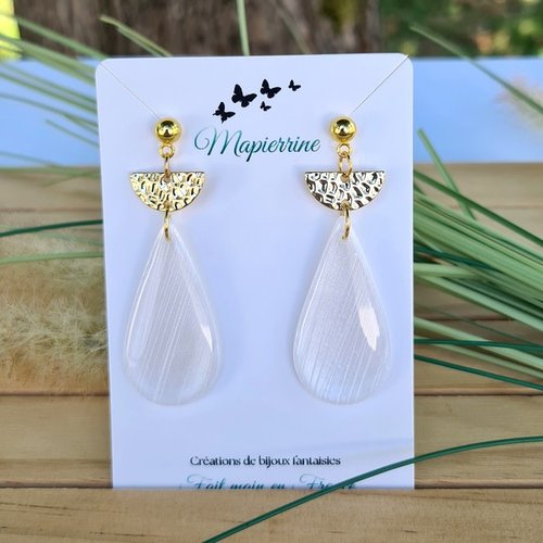 Boucles d’oreilles pendantes en pâte polymère blanc nacré et acier inoxydable doré