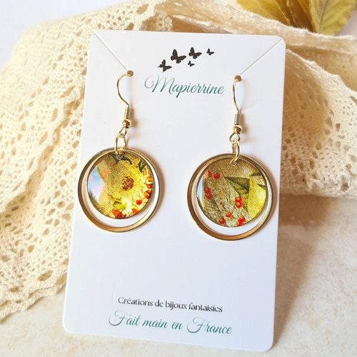 Boucles d’oreille artisanales en papier résiné et acier inoxydable doré