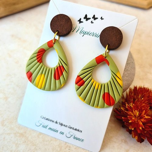 Boucles d’oreilles artisanales colorées en pâte polymère et bois  vert, orange, jaune