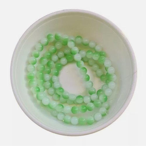 Fil de 100 perles ronde en verre deux couleurs 8 mm vert blanc