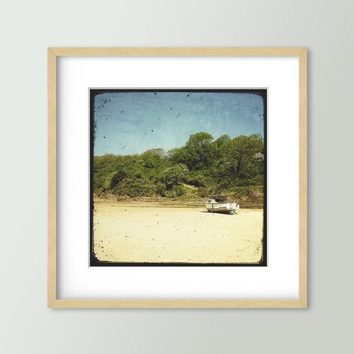 Bateau sur le sable - saint-lunaire - impression d'art 30x30cm - signé et numéroté