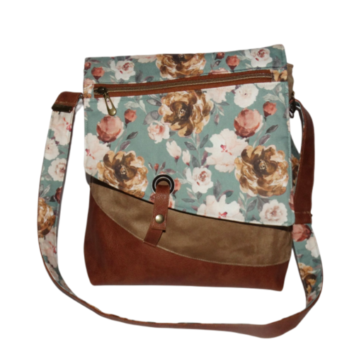 Besace bohème pour femme avec rabat asymétrique , suédine beige, toile  coton turquoise avec fleurs,  faux cuir cognac
