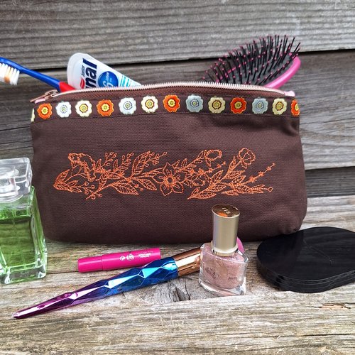 Trousse à maquillage femme en toile de coton marron, broderie fleurs sauvages, fourre-tout
