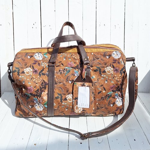Grand sac de voyage pour femme en sergé de coton ocre, faux cuir marron et jaune, bandoulière amovible, étiquette à bagage