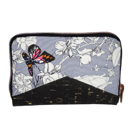 Portefeuille moyen pour femme avec fermeture zippée en liège noir et doré et tissu gris avec des fleurs et des papillons colorés