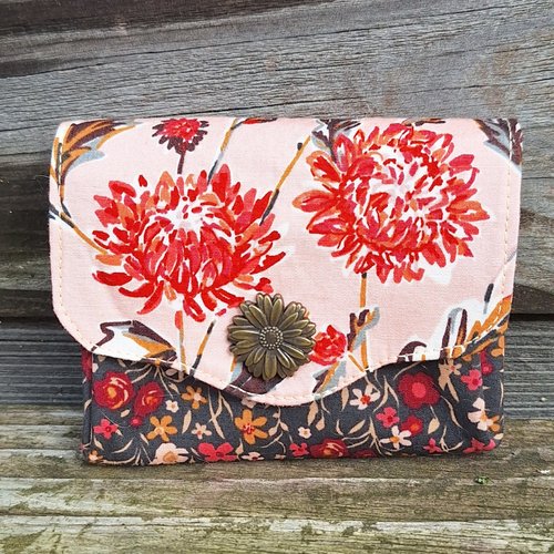 Petit porte-monnaie accordéon femme tissu rose avec des fleurs, dahlias et tissu noir multicolores,  porte-cartes,