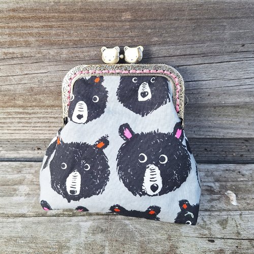 Porte-monnaie rétro femme en tissu gris avec des ours, fermoir métallique bronze avec des chats, bourse vintage