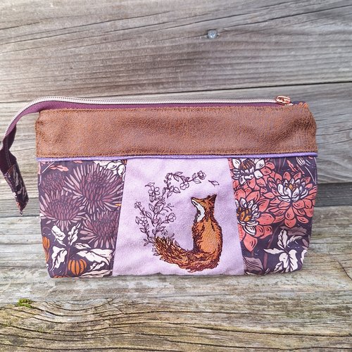 Grande pochette a maquillage femme, faux cuir camel, suédine mauve, broderie renard , tissu aubergine avec des fleurs