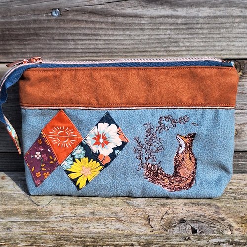 Grande trousse à maquillage femme en faux cuir , suédine fauve et tissu pétrole avec fleurs, broderie renard