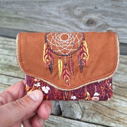 Petit porte-monnaie accordéon femme avec broderie attrape-rêves, tissu vert foncé avec des fleurs colorées
