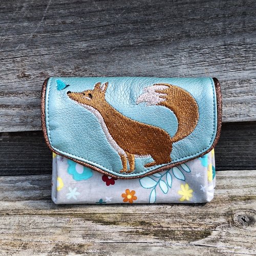 Petit porte-monnaie accordéon pour femme avec broderie renard en faux cuir vert céladon et tissu gris avec des fleurs