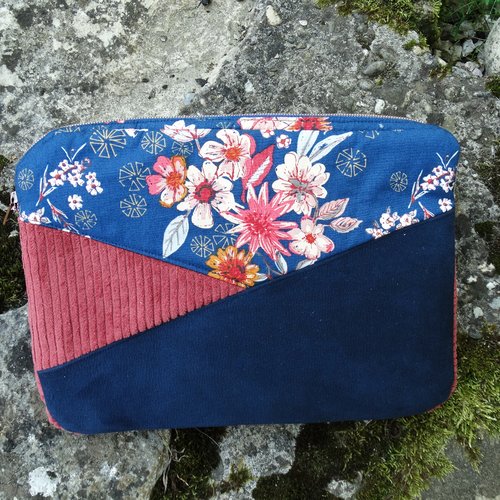 Protection pour tablette 10 pouces, ipad, faux cuir bleu marine, tissu bleu avec des fleurs, velours grosses côtes,  pochette pour livre