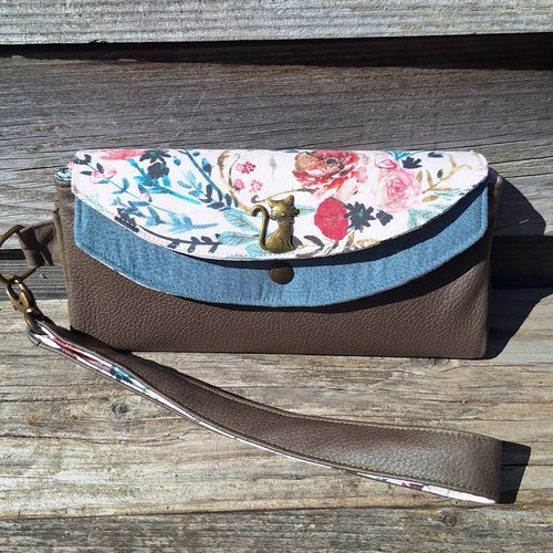 Grand portefeuille pochette femme, porte-chéquier en faux cuir kaki et tissu blanc cassé avec des fleurs sauvages