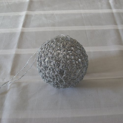 Boule de noël au crochet, modèle 2, "argenté"