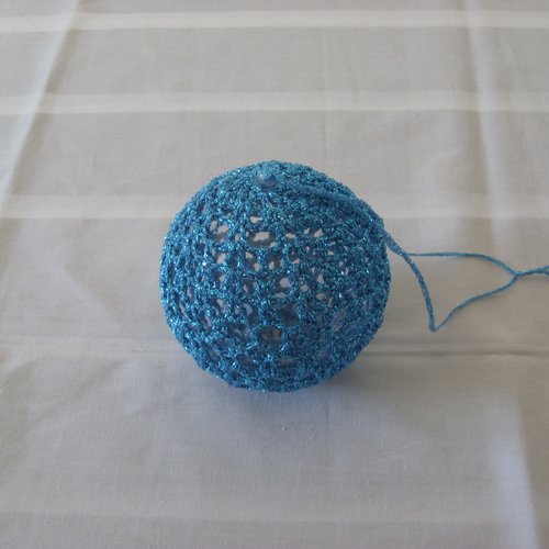 Boule de noël au crochet, modèle 2, "bleu clair brillant"