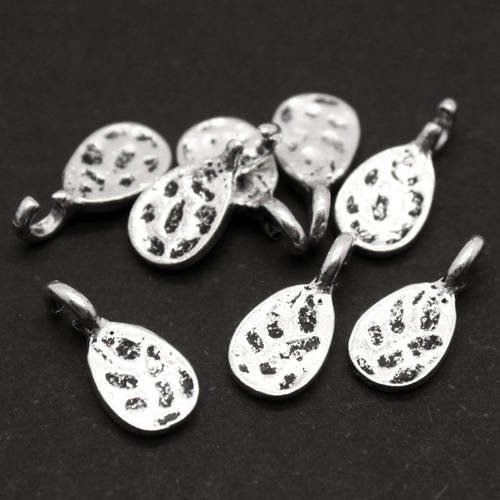 8 petites breloques gouttes ovales avec anneau en métal argenté martelé 